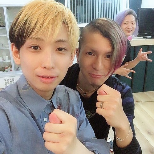 レペゼン地球のDJ社長、ふぉいとヒカルの3ショット