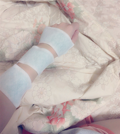 ゲームしすぎた手を冷やすにゃんたこ