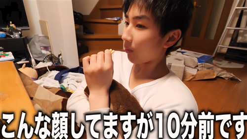 朝ごはんを食べるすず