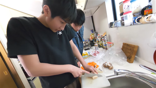 料理をするすずしょうと