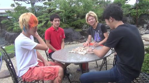 家は金持ちで庭が広い?